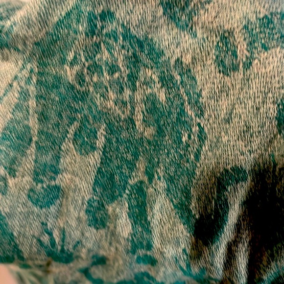 Gorgeous elephant scarf from India - Picture 3 of 3